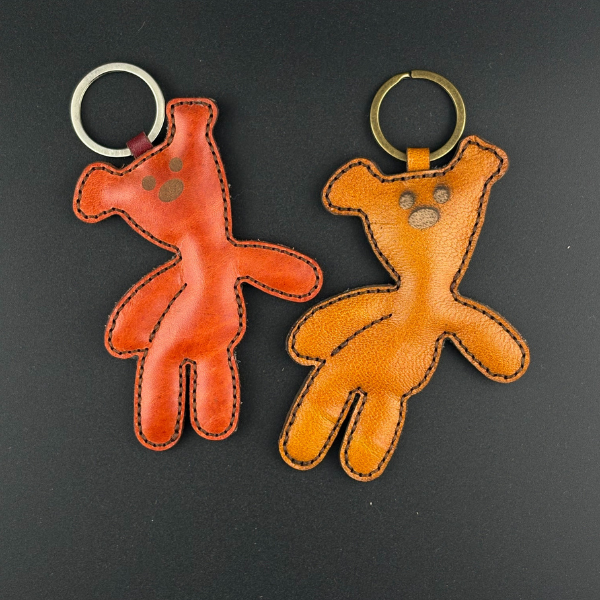 جاکلیدی خرس مستر بین تماما دست دزوز و دوخته شده از چرم طبییعی بزی درجه1.