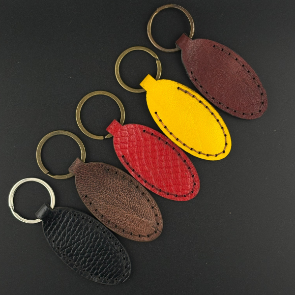 جاکلیدی چرم تارا دوخته شده از چرم طبیعی بزی تماما دست دوز