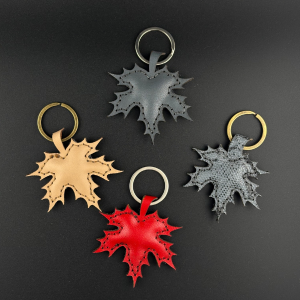 جاکلیدی چرم دستدوز مدل برگ دوخته شده از چرم بزی طبیعی